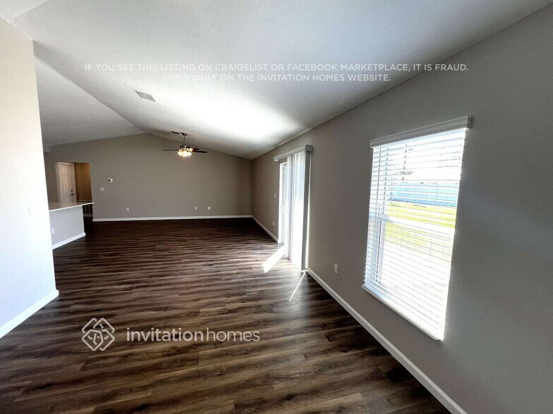 Building Photo - 440 SE Asbury Ln