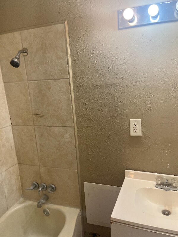 Building Photo - 215 Vandergriff St