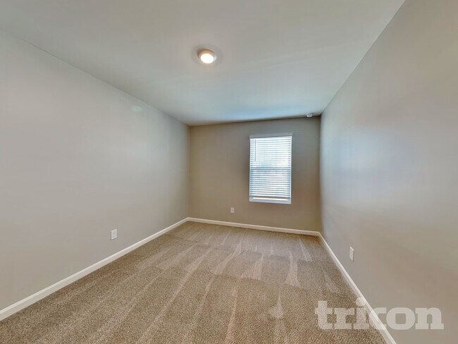 Building Photo - 109 Hyde Pk