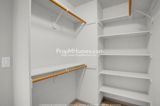 Building Photo - Gorgeous Four Bedroom Townhome in Orenco!