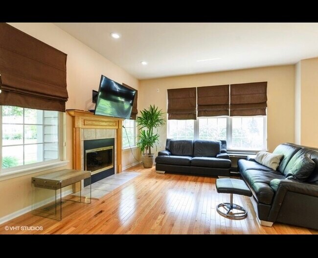 Building Photo - 884 Havenshire Rd