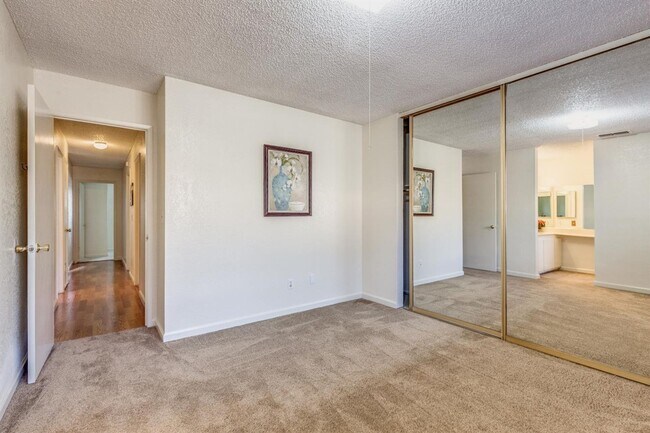 Building Photo - Beautiful 4/2 home