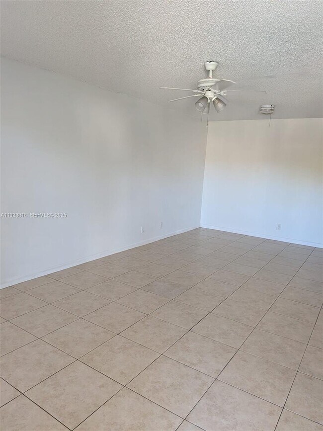 Building Photo - 5494 Courtyard Dr