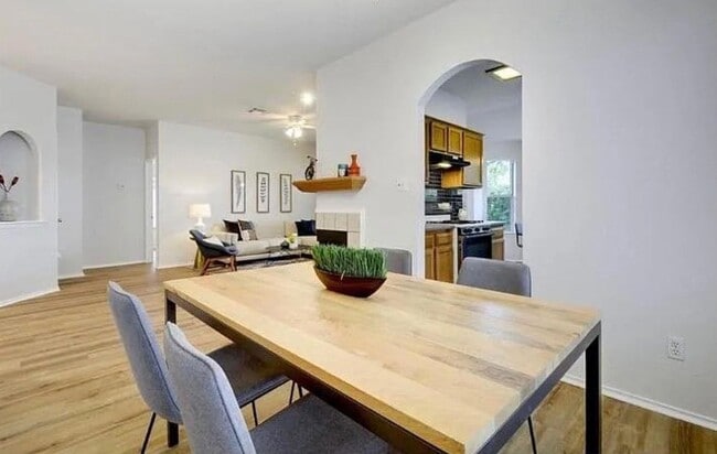 Building Photo - 15405 Quinley Dr