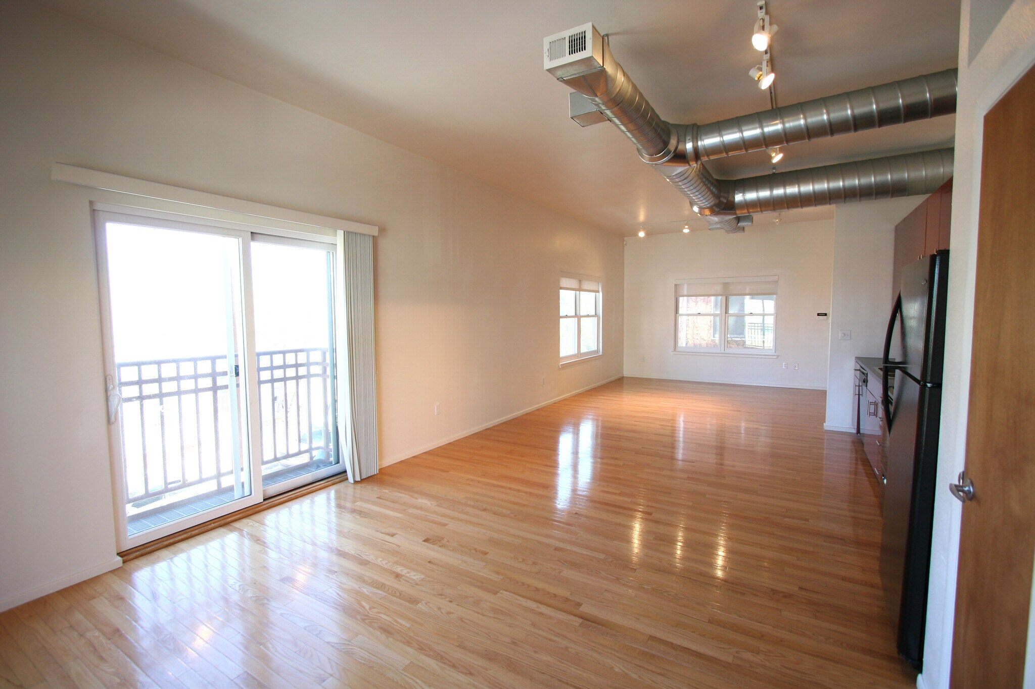 Building Photo - 400 Copper Ave NE