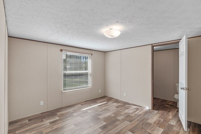 Building Photo - 2 Bedroom, 2 Bathroom Home