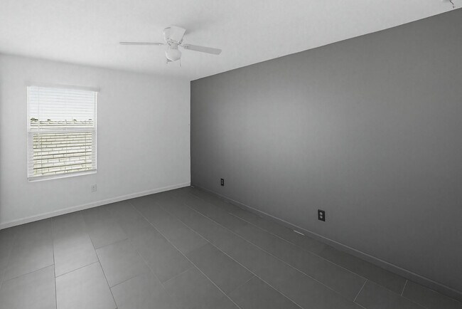 Building Photo - 6815 W Encinas Ln