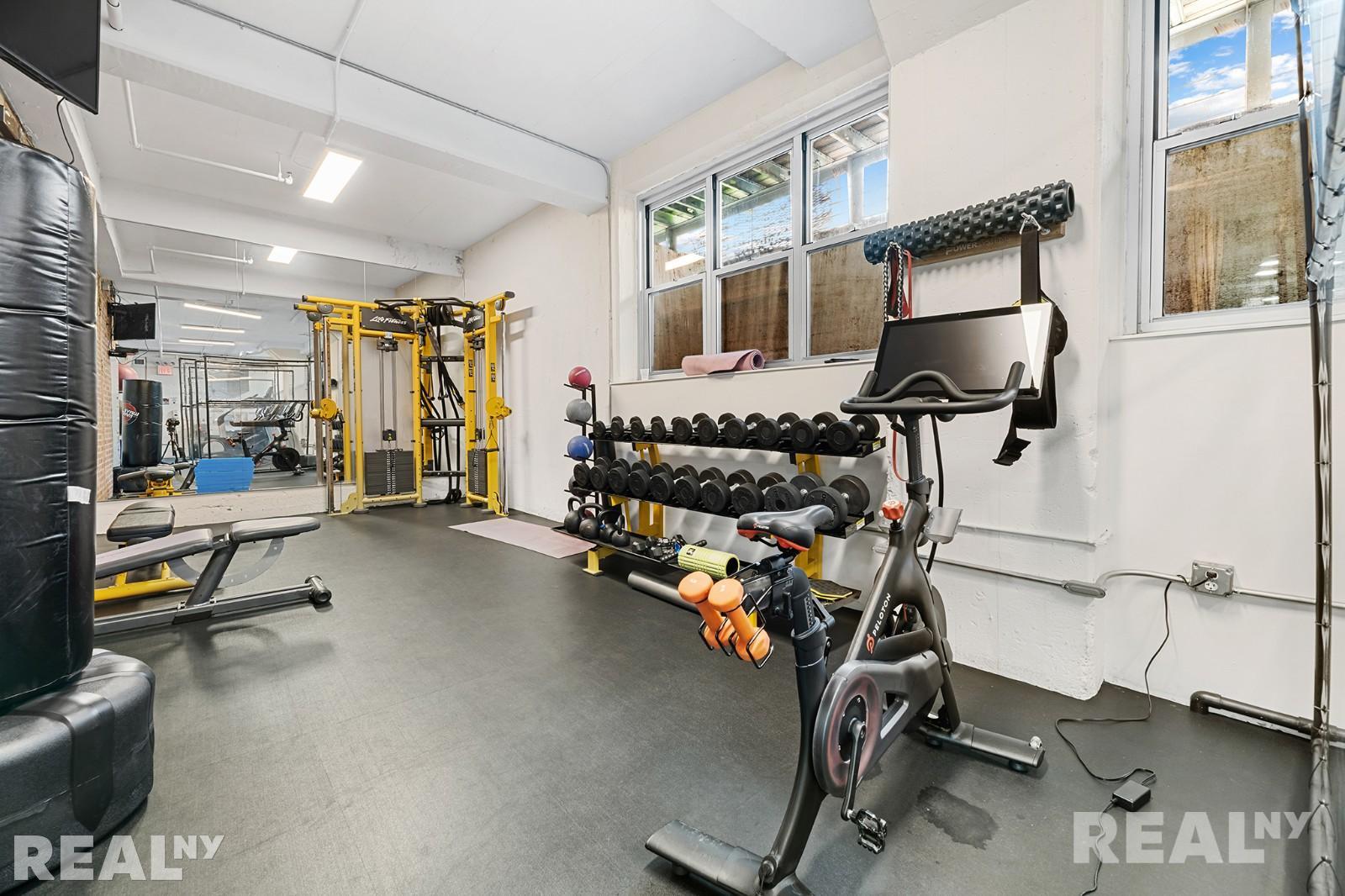 Building Photo - 99 Gold St