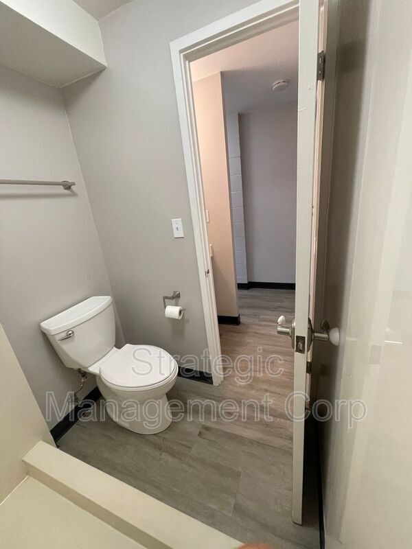 Building Photo - 1301 Lusitana St