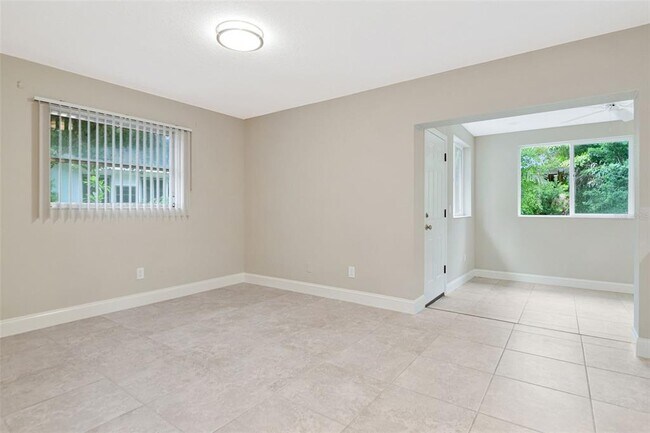 Building Photo - 2958 Dundee Dr