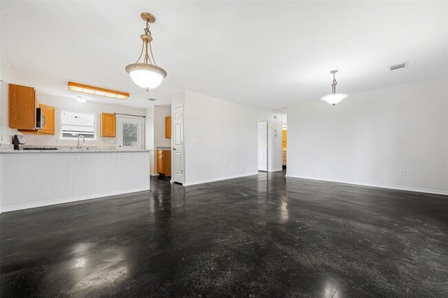 Building Photo - 613 Broken Bow Dr