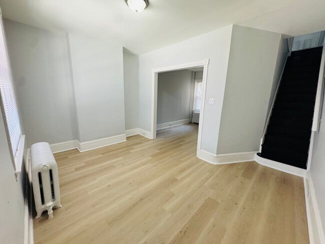 Building Photo - Renovated 3bd/1bth House with Rear yard!! ...