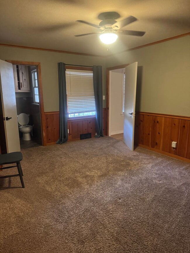 Building Photo - 3bedrooms 2 living rooms 2bathroom 2car ga...