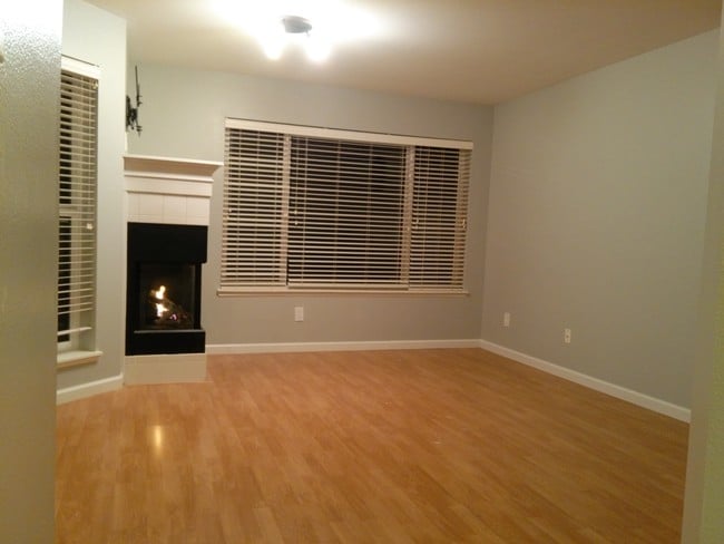 Building Photo - 5000 NW Village Park Dr