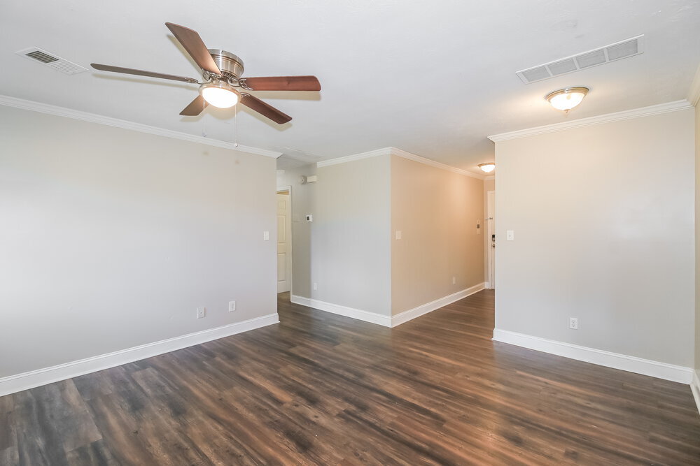 Building Photo - 9346 Woodknoll Way
