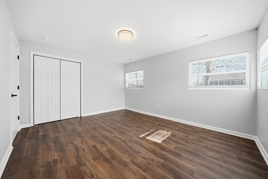 Building Photo - 538 Rowe Dr