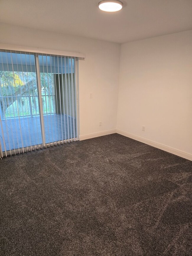 Building Photo - Brand-New 3/2 Townhouse in Lakeside!!!