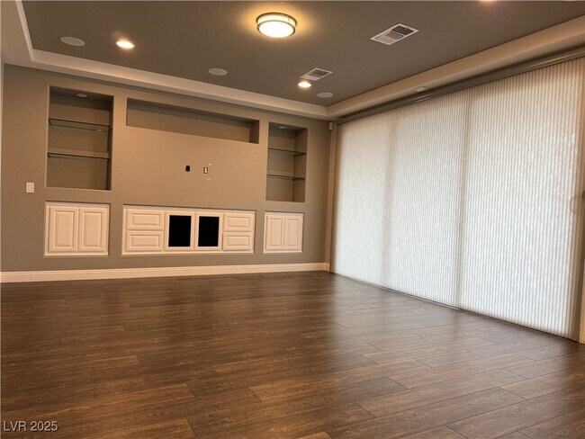 Building Photo - 304 Rezzo St