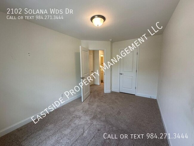 Building Photo - 2102 Solana Wds Dr