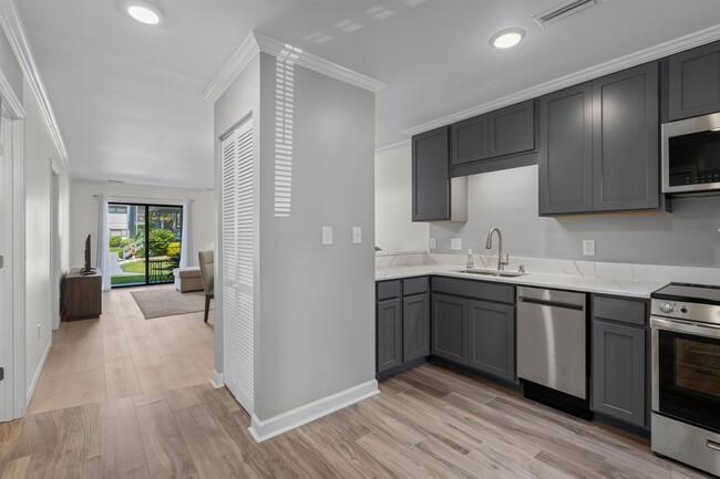 Building Photo - 7700 Porcher Dr