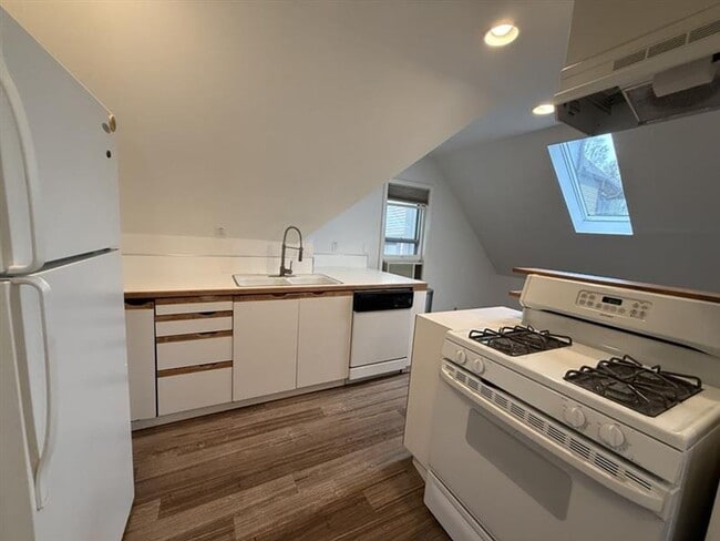 Building Photo - 2251 NW Hoyt St