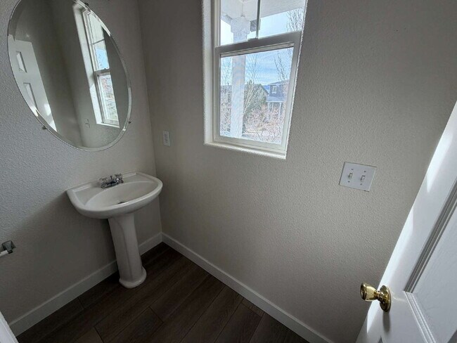 Building Photo - 3 Bedroom 2.5 Bathroom Home in Northwest Reno!