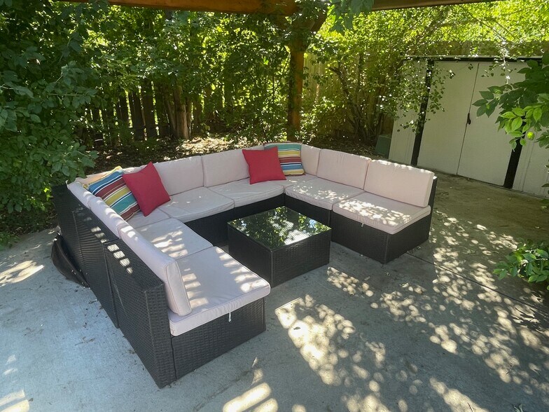 Building Photo - 1991 Glen Garry Dr