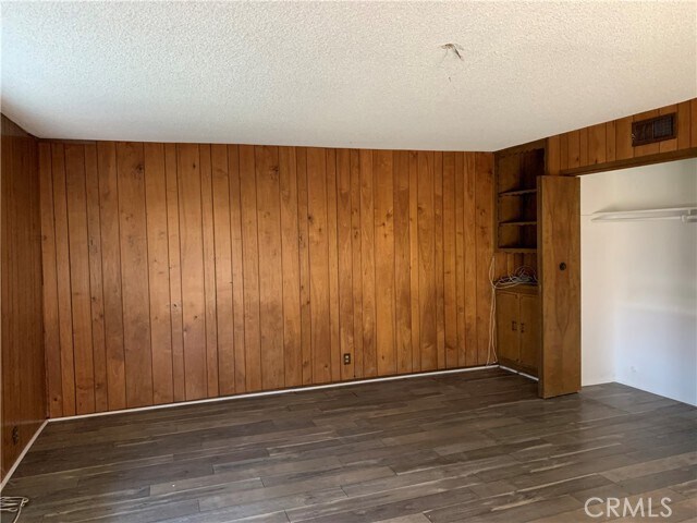Building Photo - 12945 Hillcrest Dr