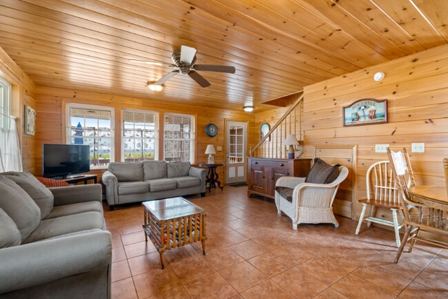 Building Photo - 2 Traynor St