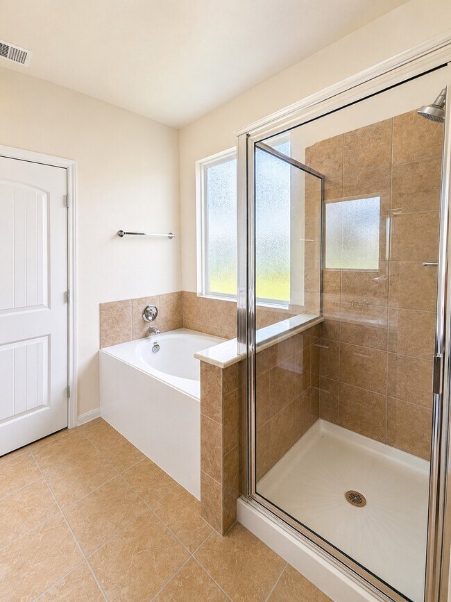 Building Photo - 24907 Diamond Ranch Dr