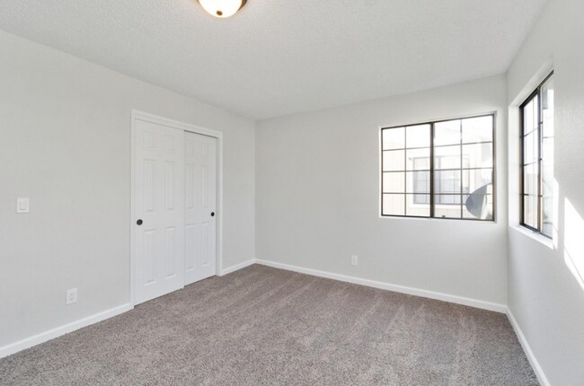 Building Photo - 4718 E Alamos Ave