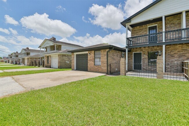 Building Photo - 4510 Avenue L