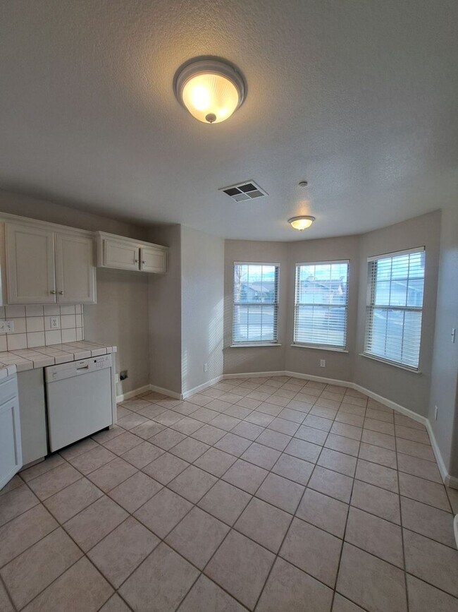 Building Photo - Move-In Special: First Month Free—Don’t Mi...