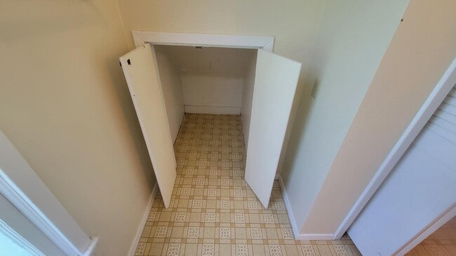 Building Photo - 410 Cottage Ave