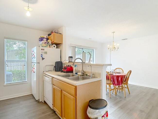 Building Photo - 9856 Ashburn Lake Dr