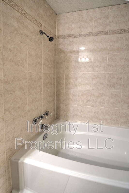 Building Photo - 8635 N Hull Ave