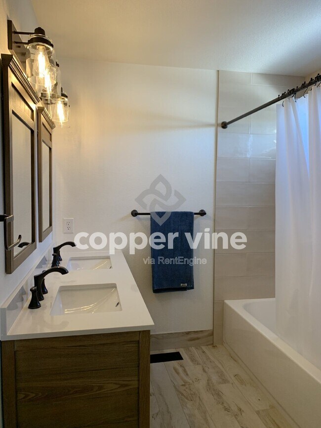 Building Photo - 14487 Jason Dr