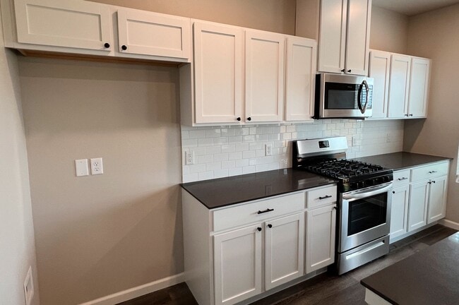 Building Photo - Townhome For Rent NW OKC!