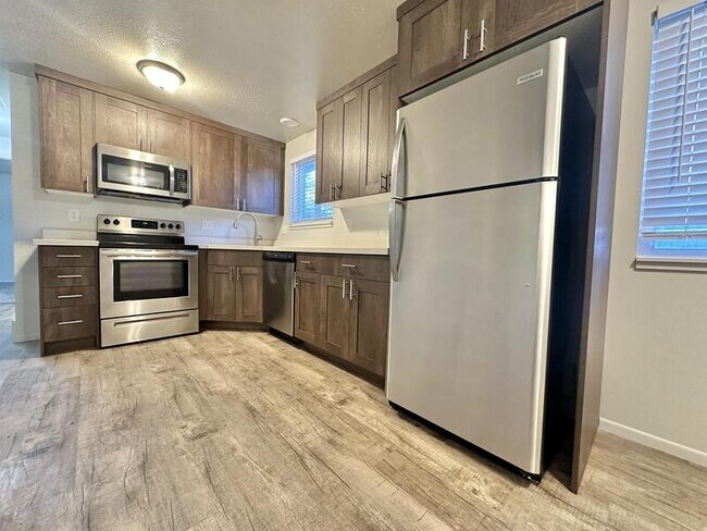Building Photo - 7488 Silver Cir