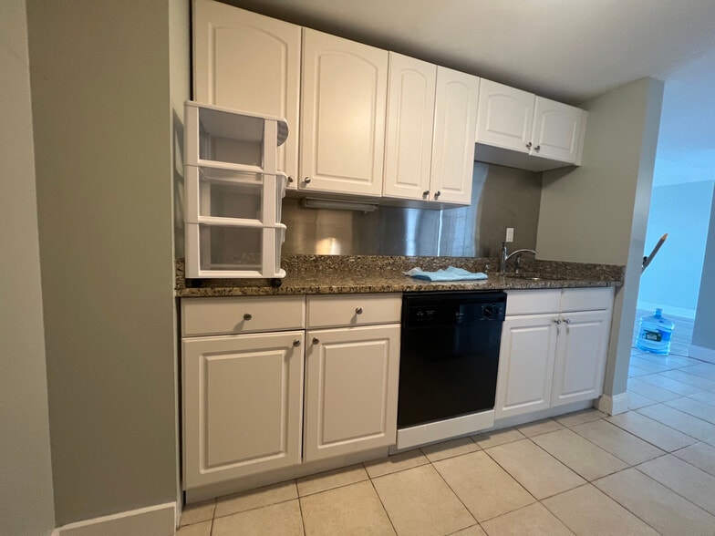 Building Photo - 15 N Beacon St