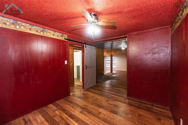 Building Photo - 808 S Yosemite St