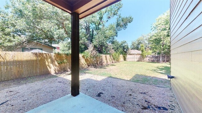 Building Photo - 105 Luther St