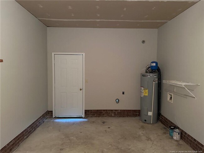 Building Photo - 8516 Amish Dr
