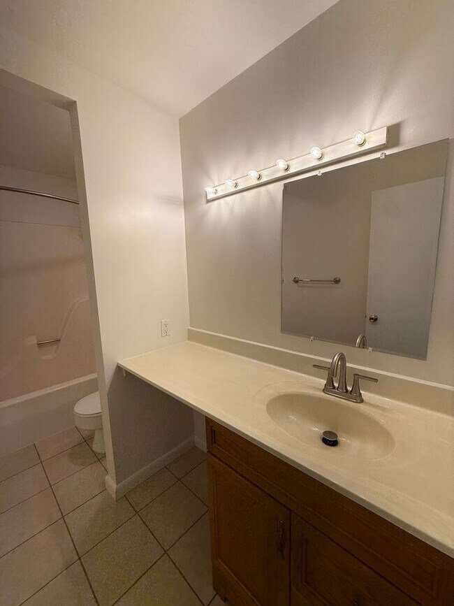 Building Photo - 1347 Rigbie Hall Ct