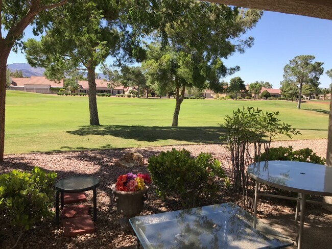 Building Photo - Fully Furnished single story 2 bed 2 bath ...