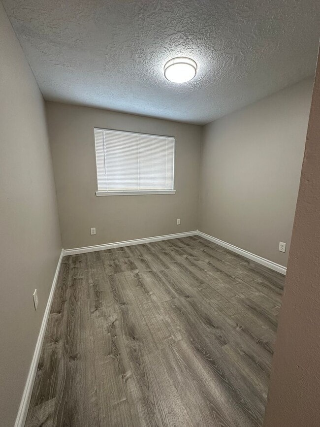 Building Photo - Rockingham Duplex- Northeast Salem