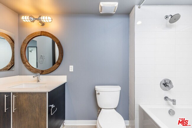 Building Photo - 4215 Glencoe Ave