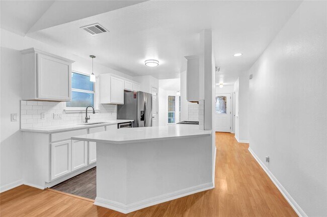 Building Photo - 16613 Jaron Dr