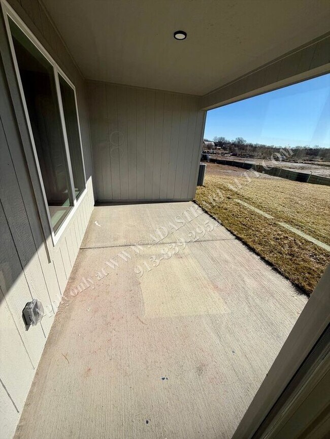 Building Photo - Brand New!! 3 Bed 2 Bath Home in Spring Hill-Available NOW!!