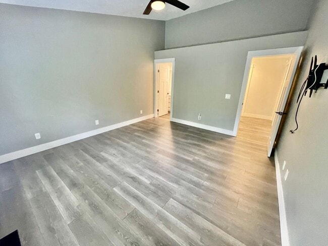 Building Photo - **$500 Move in Credit** 3 Bed/2 Bath Home.  Fresh and Modern Interior.  A/C, Garage, and Fenced Y...